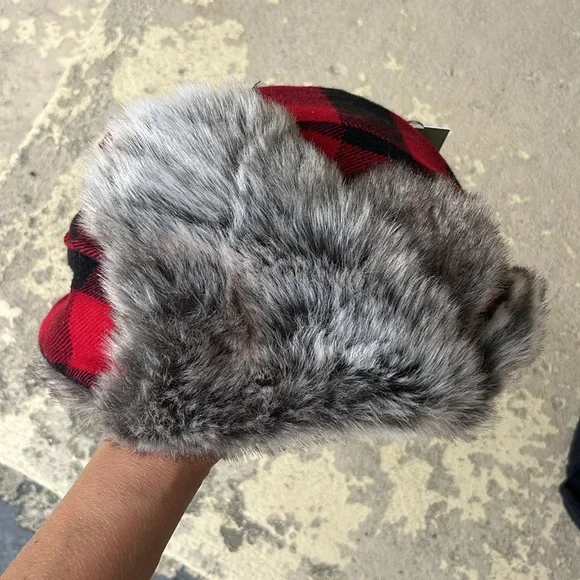 2 brand new winter hats - Picture 2 of 16